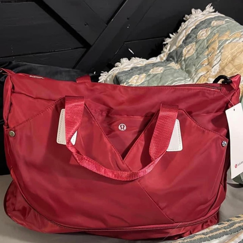 Like new Lululemon duffel bag